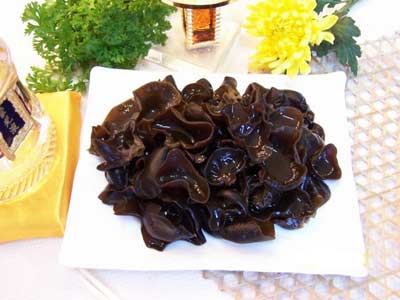 白癜风患者食疗方:多吃黑木耳和黑芝麻