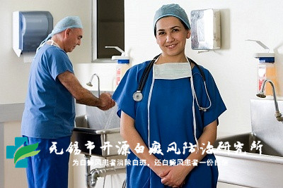 耳朵下边出现一块白班会是白癜风吗